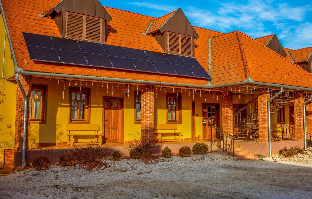 Nosztalgia Vendeghaz Hotel Zalaegerszeg Bagian luar foto