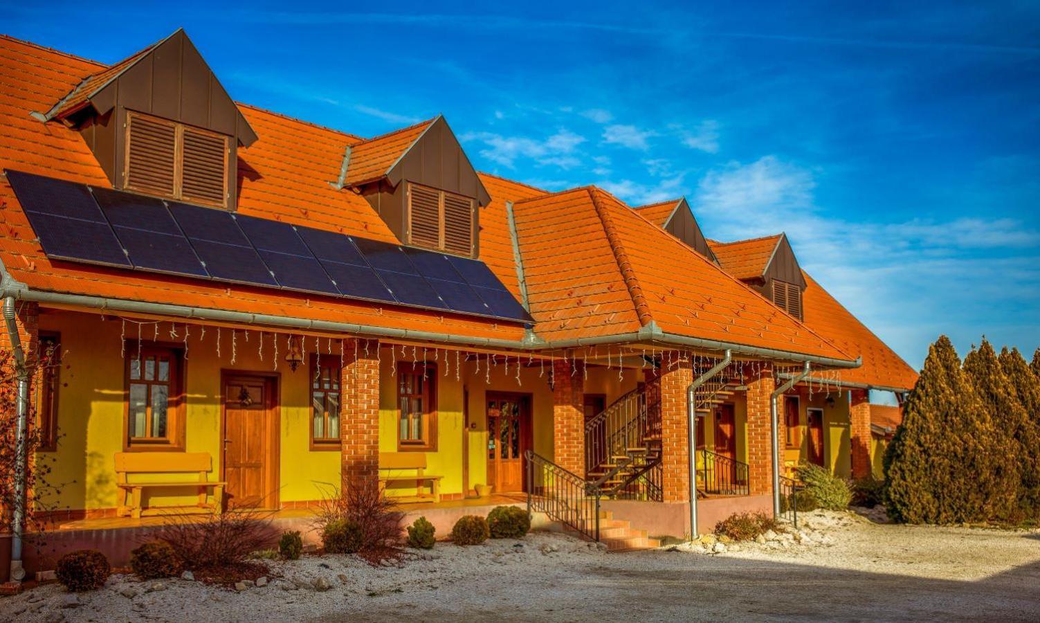 Nosztalgia Vendeghaz Hotel Zalaegerszeg Bagian luar foto